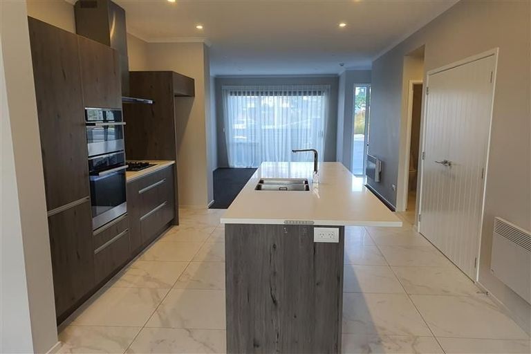 Photo of property in 2b Makura Road, Long Bay, Auckland, 0630