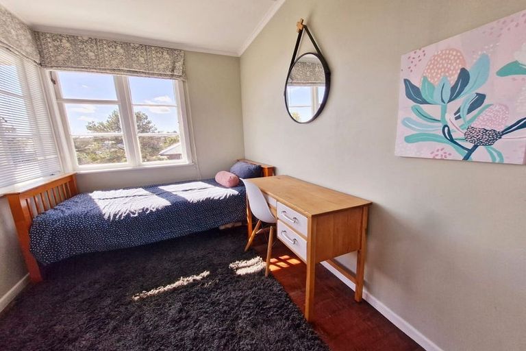 Photo of property in 53 Sunnyside Road, Sunnyvale, Auckland, 0612