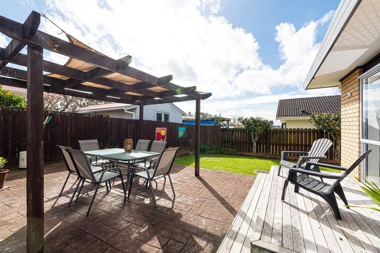 Photo of property in 2/39 Mcleod Road, Henderson, Auckland, 0612