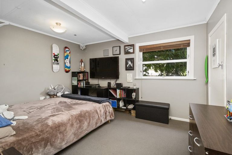 Photo of property in 15 Cherry Blossom Grove, Maungaraki, Lower Hutt, 5010