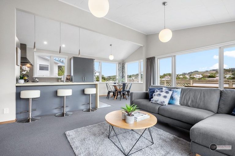 Photo of property in 8 Peach Tree Grove, Maungaraki, Lower Hutt, 5010