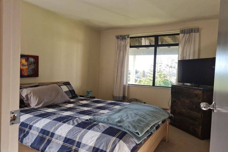 Photo of property in 2/293 Glenfield Road, Glenfield, Auckland, 0629