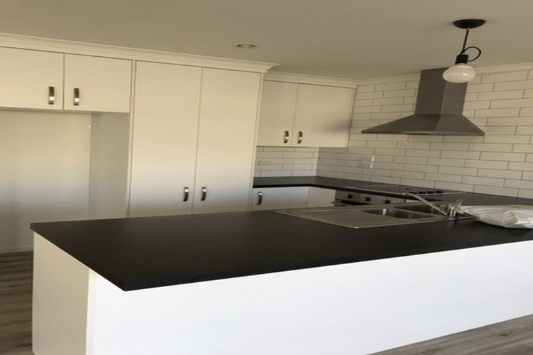 Photo of property in 19 Roto View, One Tree Point, 0118