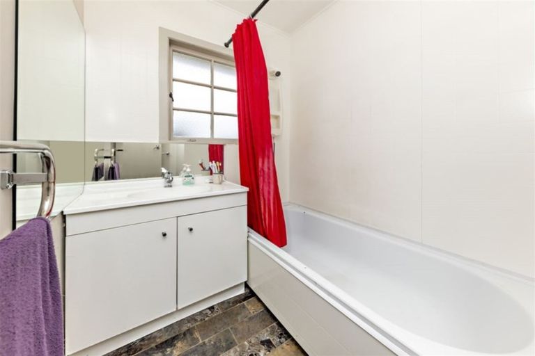 Photo of property in 8 Cargill Street, Papakura, 2110