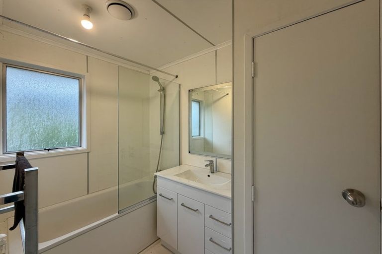 Photo of property in 1/12 Steen Place, Mangere Bridge, Auckland, 2022