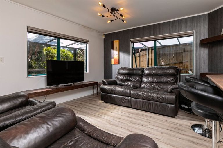 Photo of property in 112 Mountain Road, Henderson Valley, Auckland, 0612