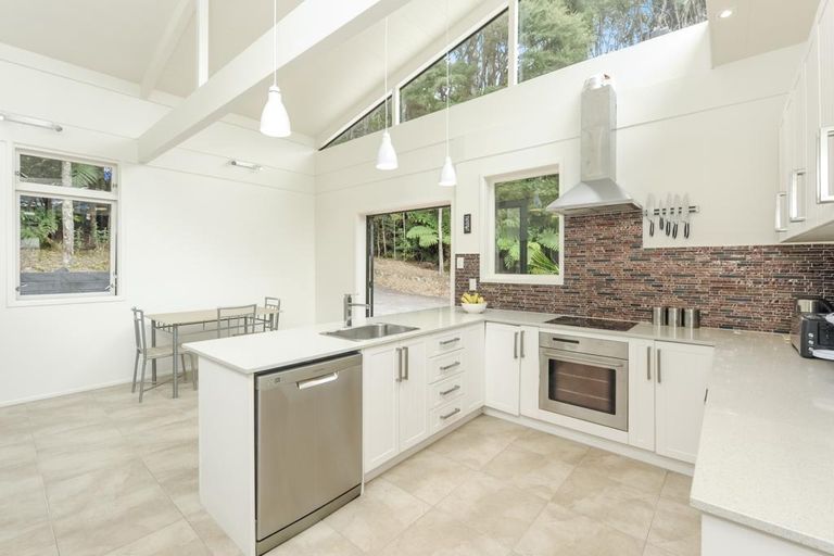 Photo of property in 14 Kopiko Road, Titirangi, Auckland, 0604