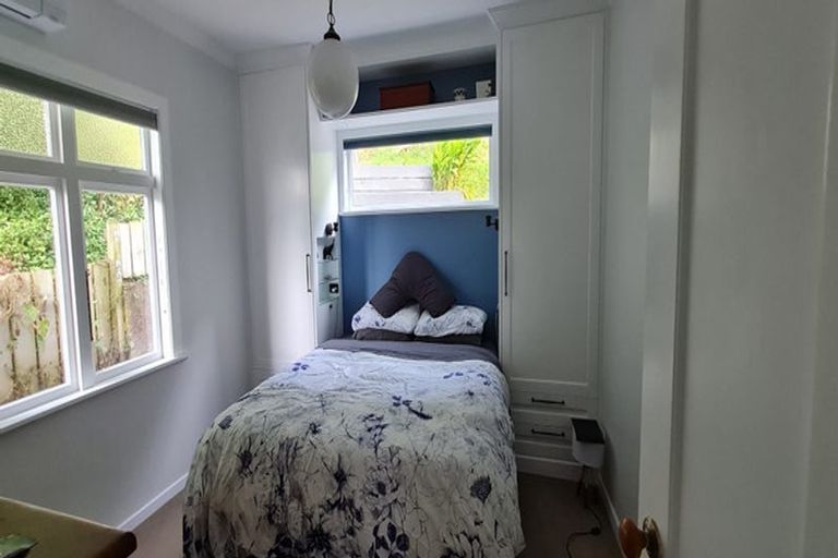 Photo of property in 112 Sutherland Road, Melrose, Wellington, 6023