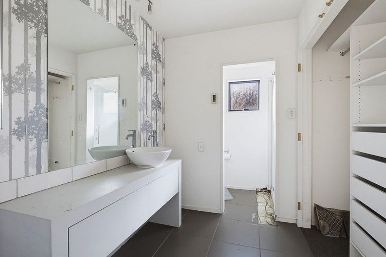 Photo of property in 28 Sailmaker Close, Whitby, Porirua, 5024