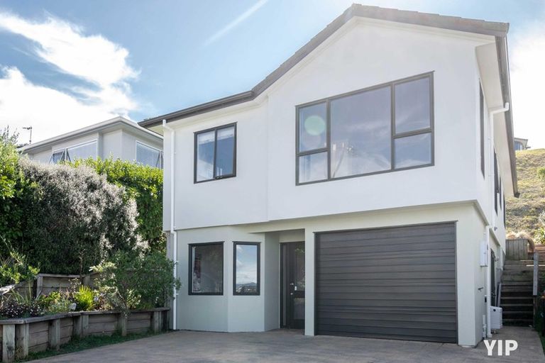 Photo of property in 4 Meadowcroft Grove, Johnsonville, Wellington, 6037