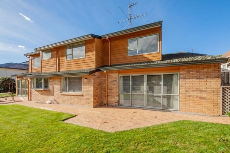 Photo of property in 10 Myers Grove, Churton Park, Wellington, 6037