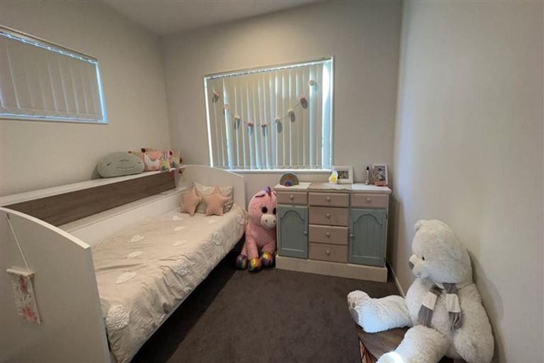 Photo of property in 84 Taikura Avenue, Red Beach, 0932