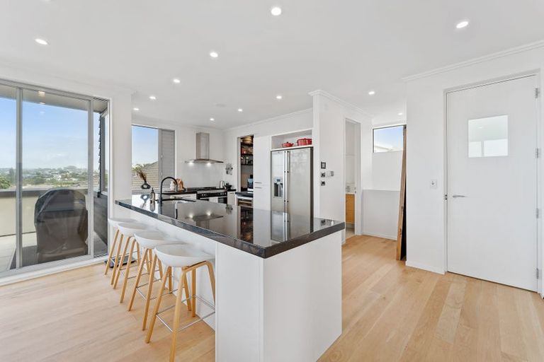 Photo of property in 33a Churchill Road, Murrays Bay, Auckland, 0630