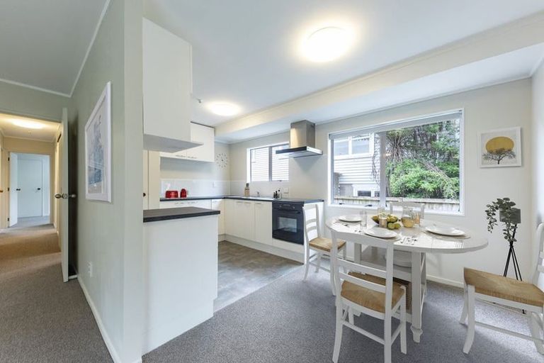 Photo of property in 18 Sarona Avenue, Glen Eden, Auckland, 0602