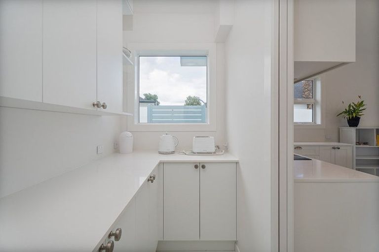 Photo of property in 17 Waitotara Way, Whitianga, 3510