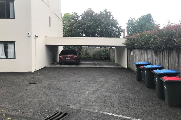 Photo of property in 8g Arotau Place, Grafton, Auckland, 1023