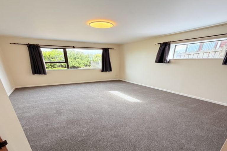 Photo of property in 2 Flint Way, Northland, Wellington, 6012