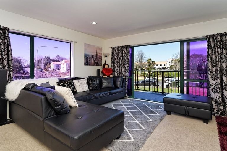 Photo of property in 20/1 Briar Way, New Lynn, Auckland, 0600