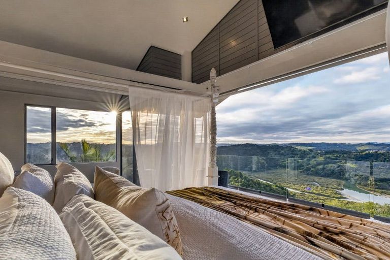 Photo of property in 83 Jervis Road, Waiwera, Orewa, 0994