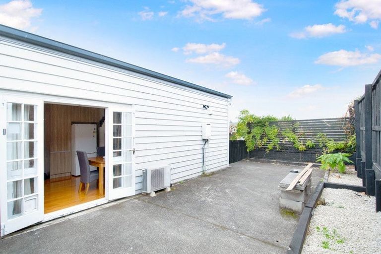 Photo of property in 104a Wolverton Street, Blockhouse Bay, Auckland, 0600