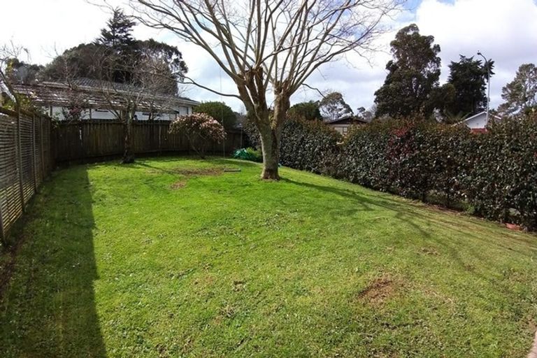 Photo of property in 19 St Catherine Crescent, West Harbour, Auckland, 0618