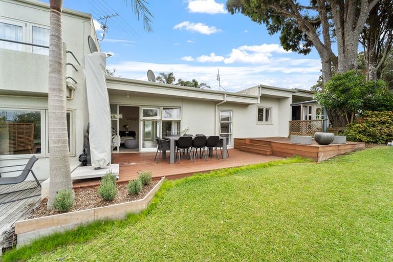 Photo of property in 2/18 Parr Terrace, Castor Bay, Auckland, 0620