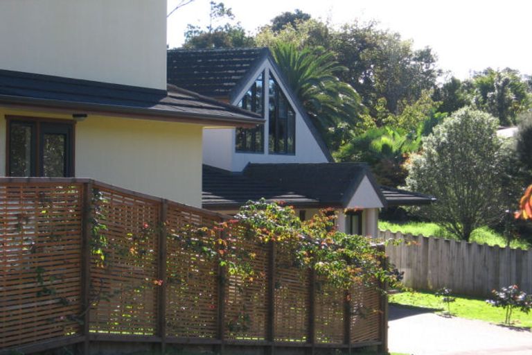 Photo of property in 4b Greenwoods Close, Titirangi, Auckland, 0604