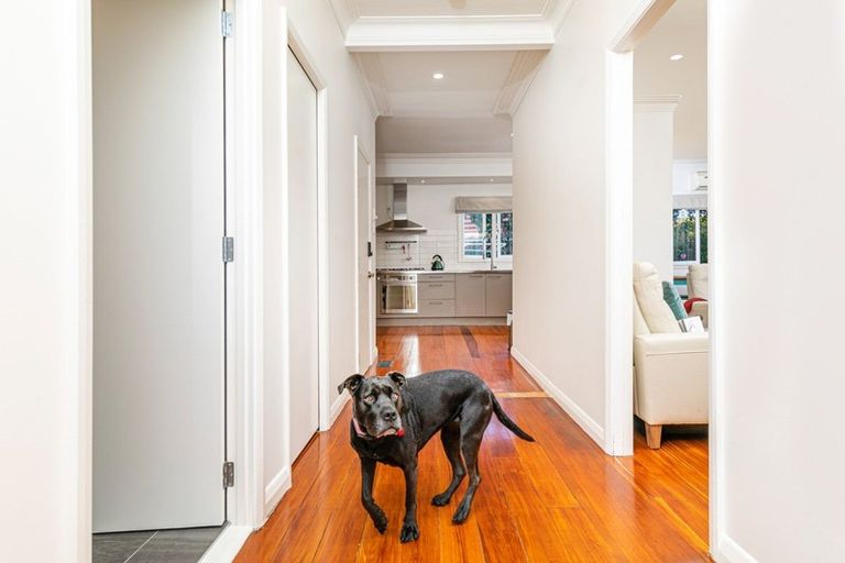 Photo of property in 1/27 Summer Street, Stanley Point, Auckland, 0624