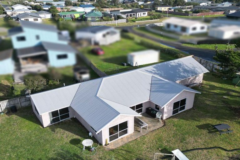Photo of property in 4 Muritai Grove, Himatangi Beach, Foxton, 4891