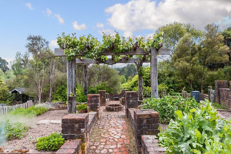 Photo of property in 169 Moonshine Valley Road, Aokautere, Palmerston North, 4471