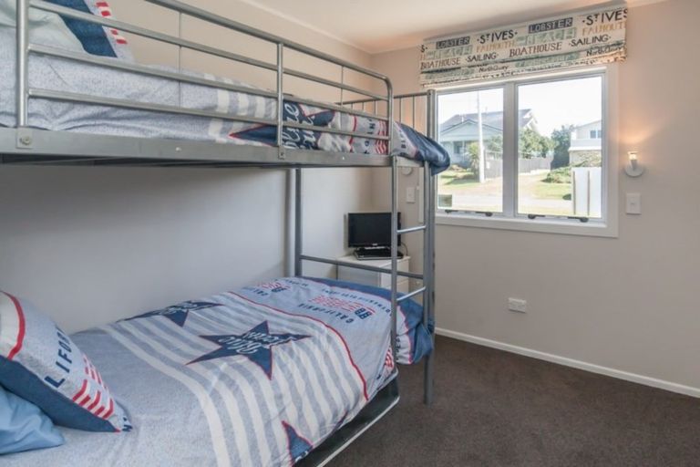 Photo of property in 35 Marine Parade South, Foxton Beach, Foxton, 4815