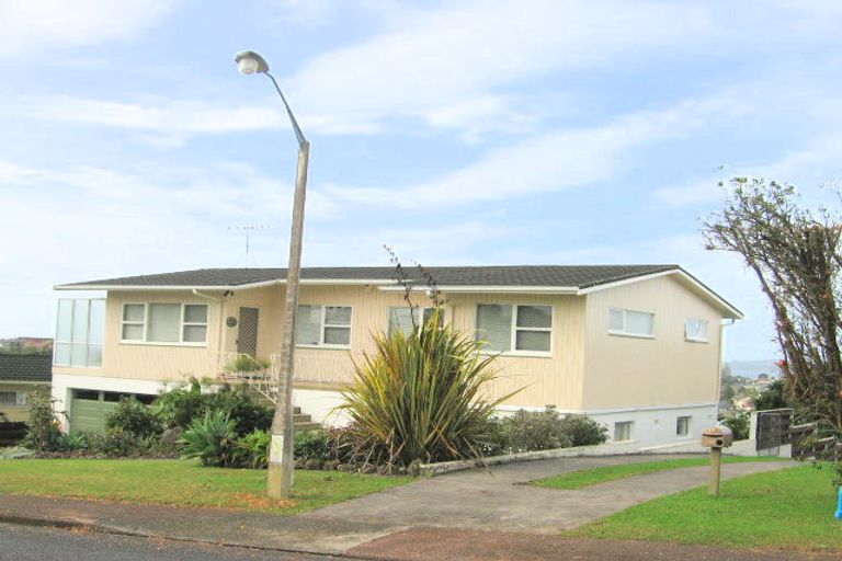 Photo of property in 10 Fairway Avenue, Red Beach, 0932