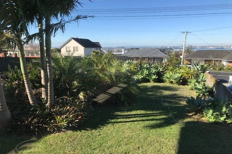 Photo of property in 95 Ocean View Road, Hillcrest, Auckland, 0627