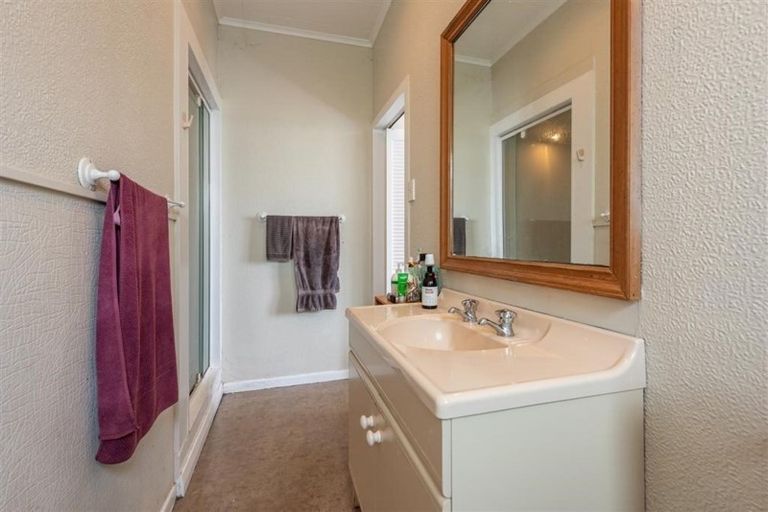 Photo of property in 80 Kelburn Parade, Kelburn, Wellington, 6012