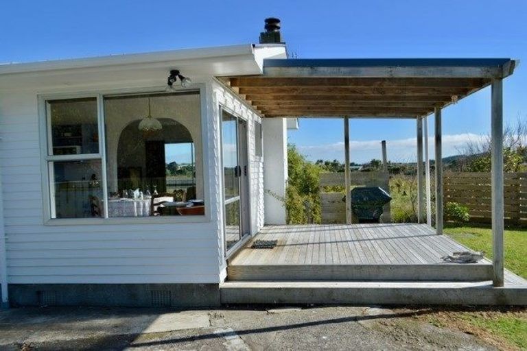 Photo of property in 2b Mahoe Street, Otaki Beach, Otaki, 5512
