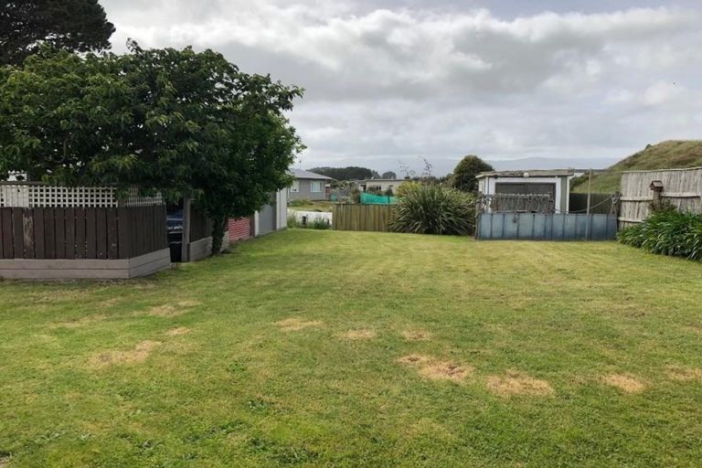 Photo of property in 52 Sarah Street, Waikawa Beach, Levin, 5573