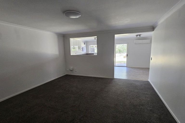 Photo of property in 41 Pohutukawa Avenue, Red Beach, 0932