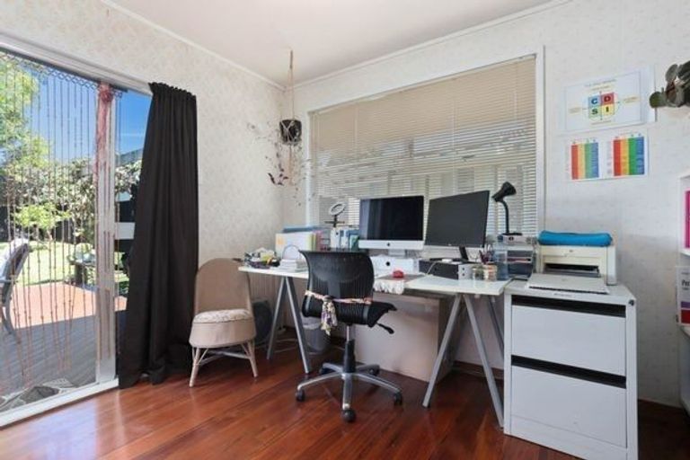 Photo of property in 106 Farquhar Road, Glendene, Auckland, 0602