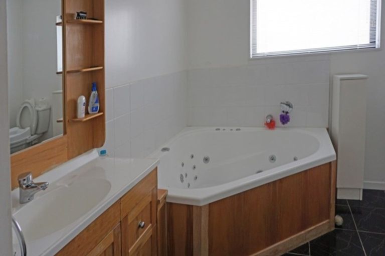 Photo of property in 68 Dipton Street, Kingswell, Invercargill, 9812