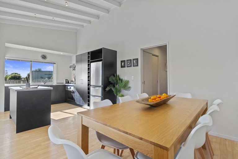 Photo of property in 33 Holland Close, Pauanui, Hikuai, 3579