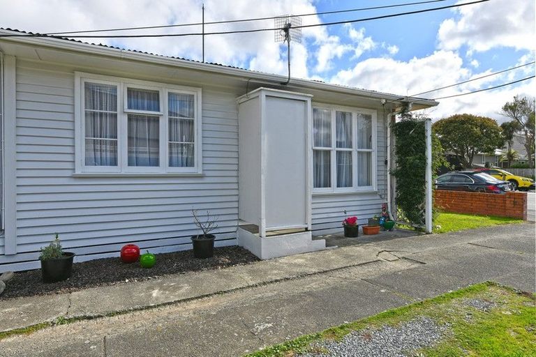 Photo of property in Heretaunga Flats, 4/652 Fergusson Drive, Trentham, Upper Hutt, 5018