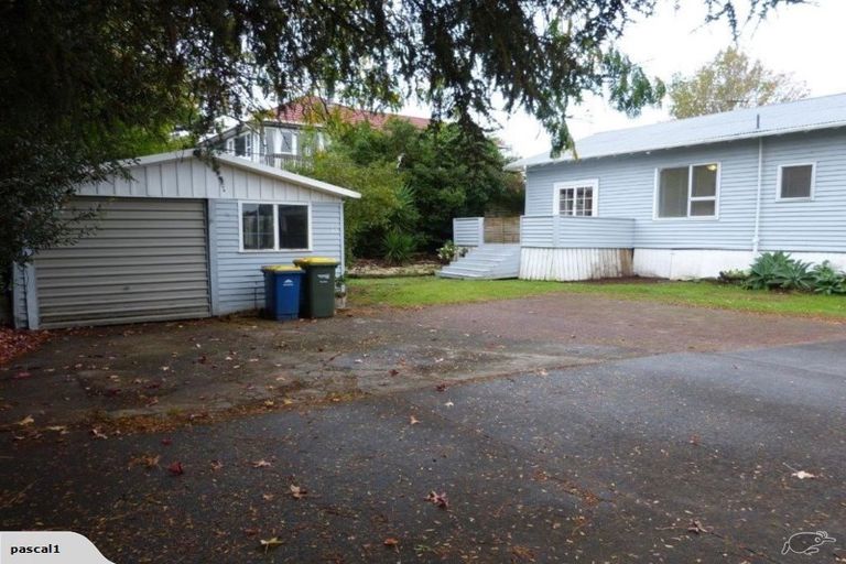 Photo of property in 1/16 Onewa Road, Northcote Point, Auckland, 0627