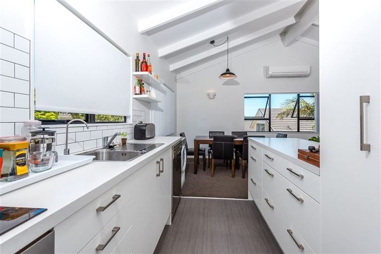 Photo of property in 2/185 Royal Road, Massey, Auckland, 0614