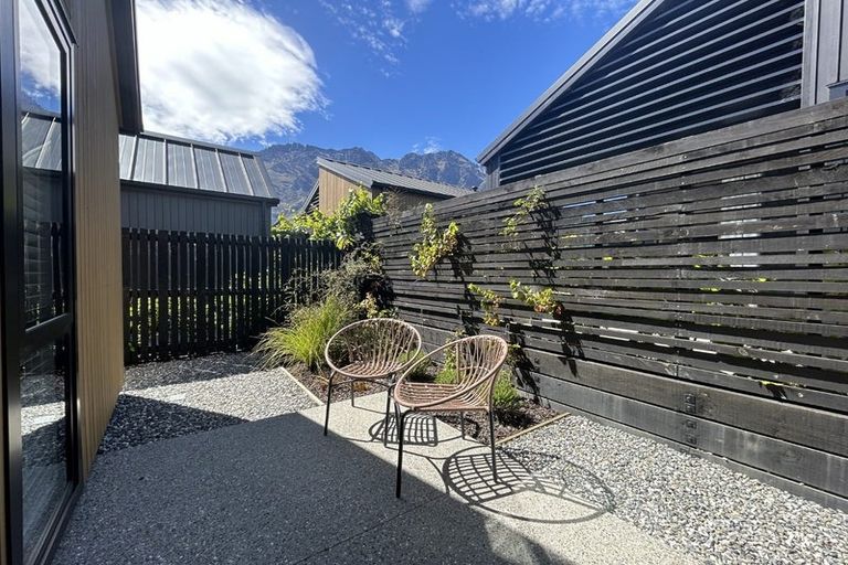 Photo of property in 17 Inder Street, Jacks Point, 9371