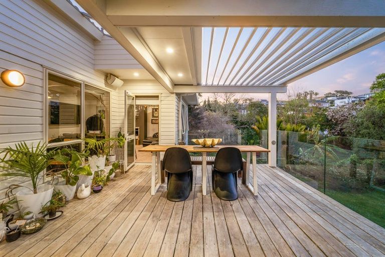 Photo of property in 9 Sandown Road, Rothesay Bay, Auckland, 0630