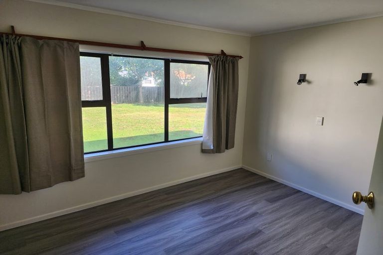 Photo of property in 12 Buckingham Crescent, Manukau, Auckland, 2025