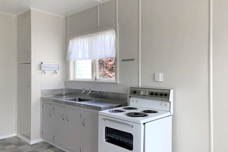 Photo of property in 37 Swiss Avenue, Gonville, Whanganui, 4501