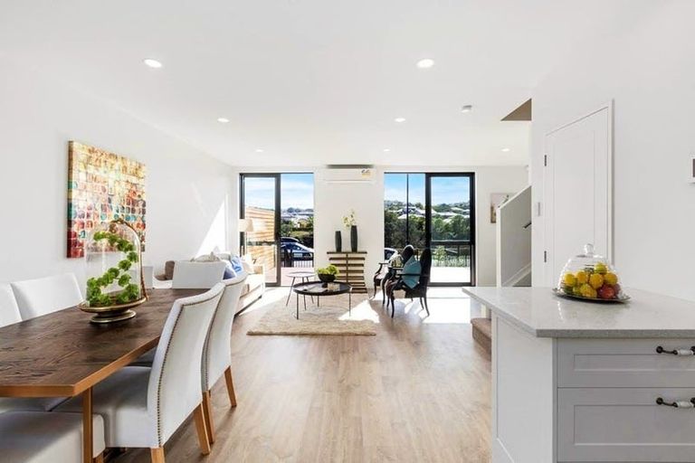 Photo of property in 76 Arran Point Parade, Orewa, 0931