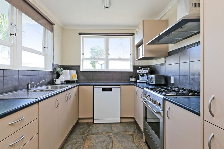 Photo of property in 30 Skerrett Crescent, Tamatea, Napier, 4112