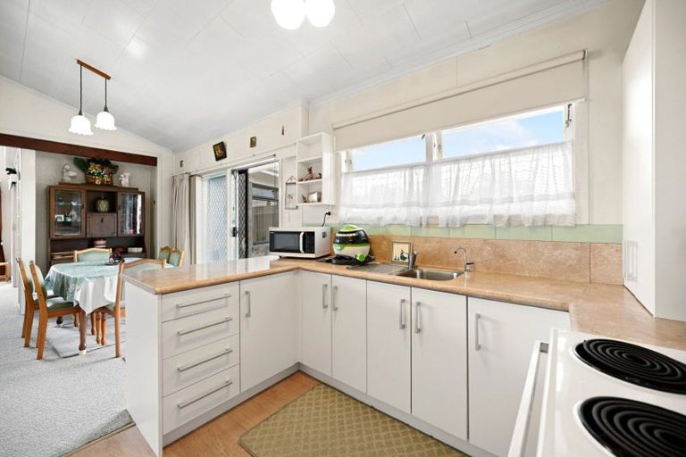 Photo of property in 2 Guy Place, Melville, Hamilton, 3206